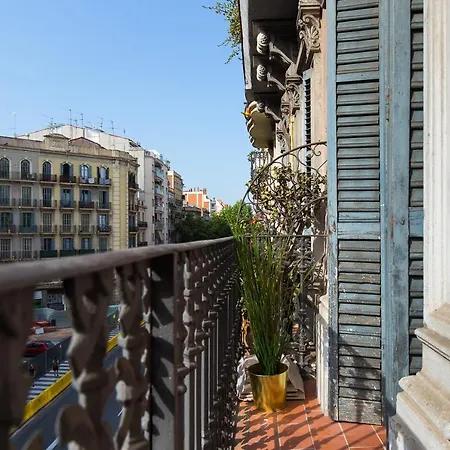 Lovely And Convenient Sagrada Familia Apartment